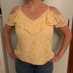 Ready for summer, lightly used yellow WAYF top!!!